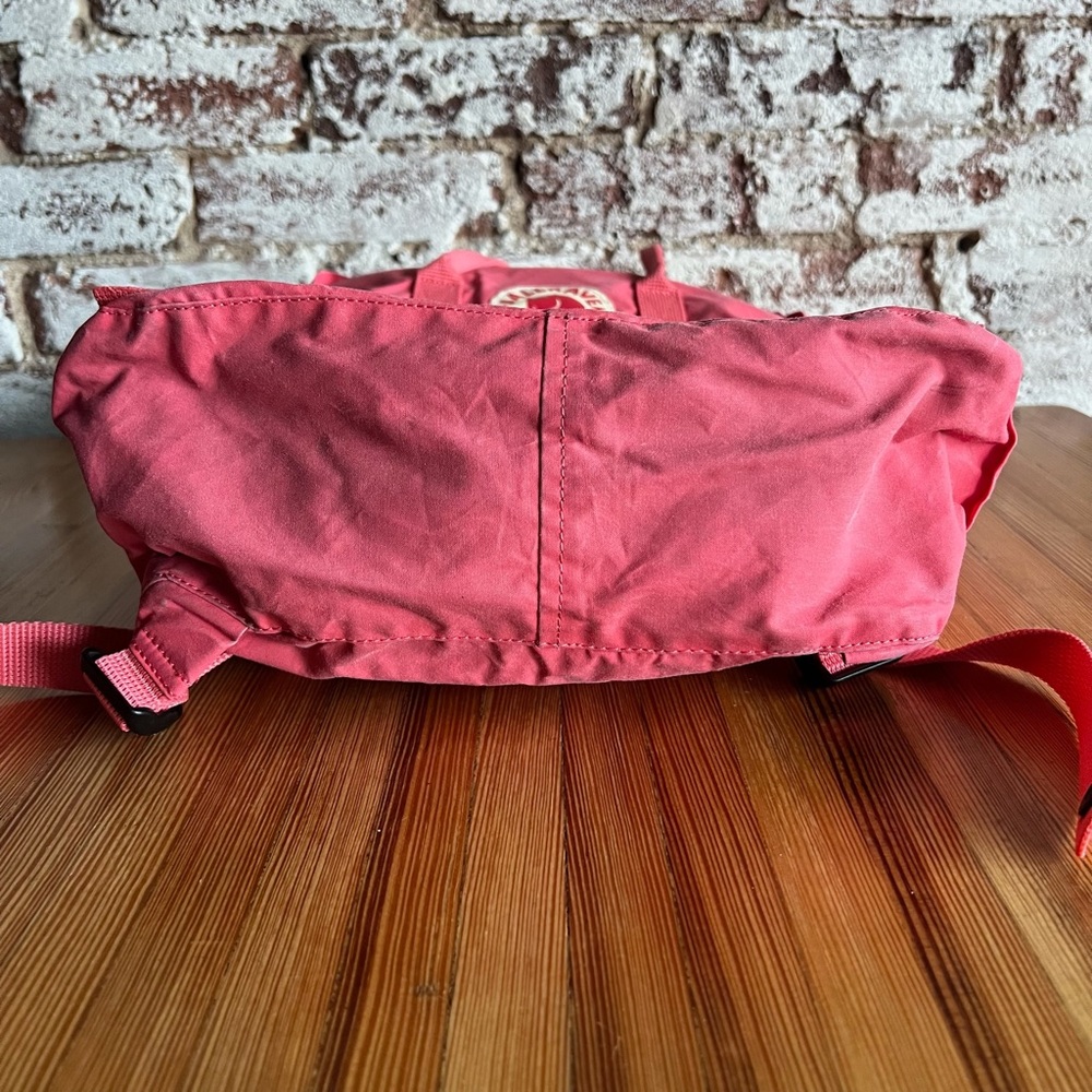Fjallraven Kanken Backpack - Pink - Picture 4 of 7